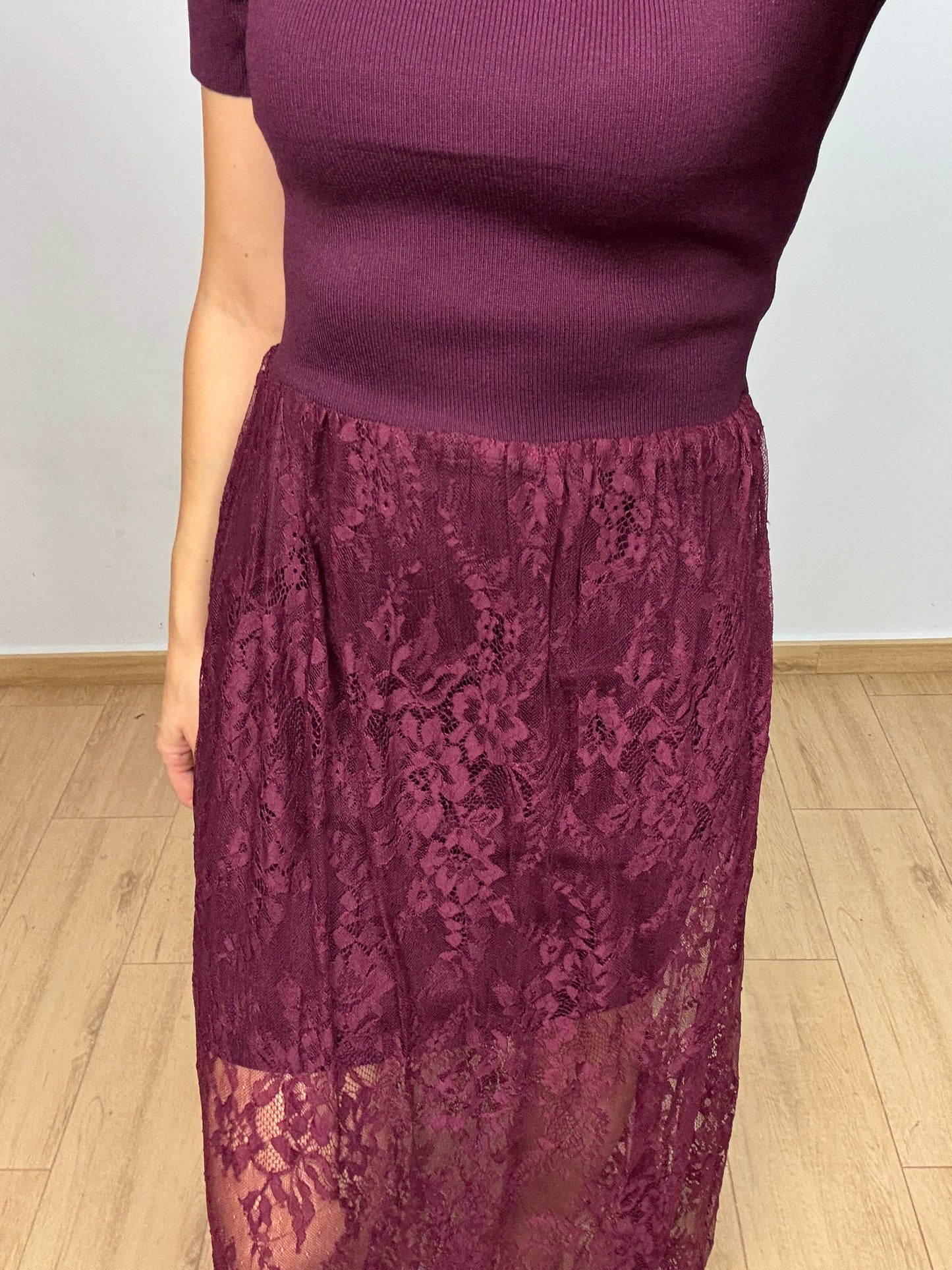 VESTIDO ENCAJE BURDEOS