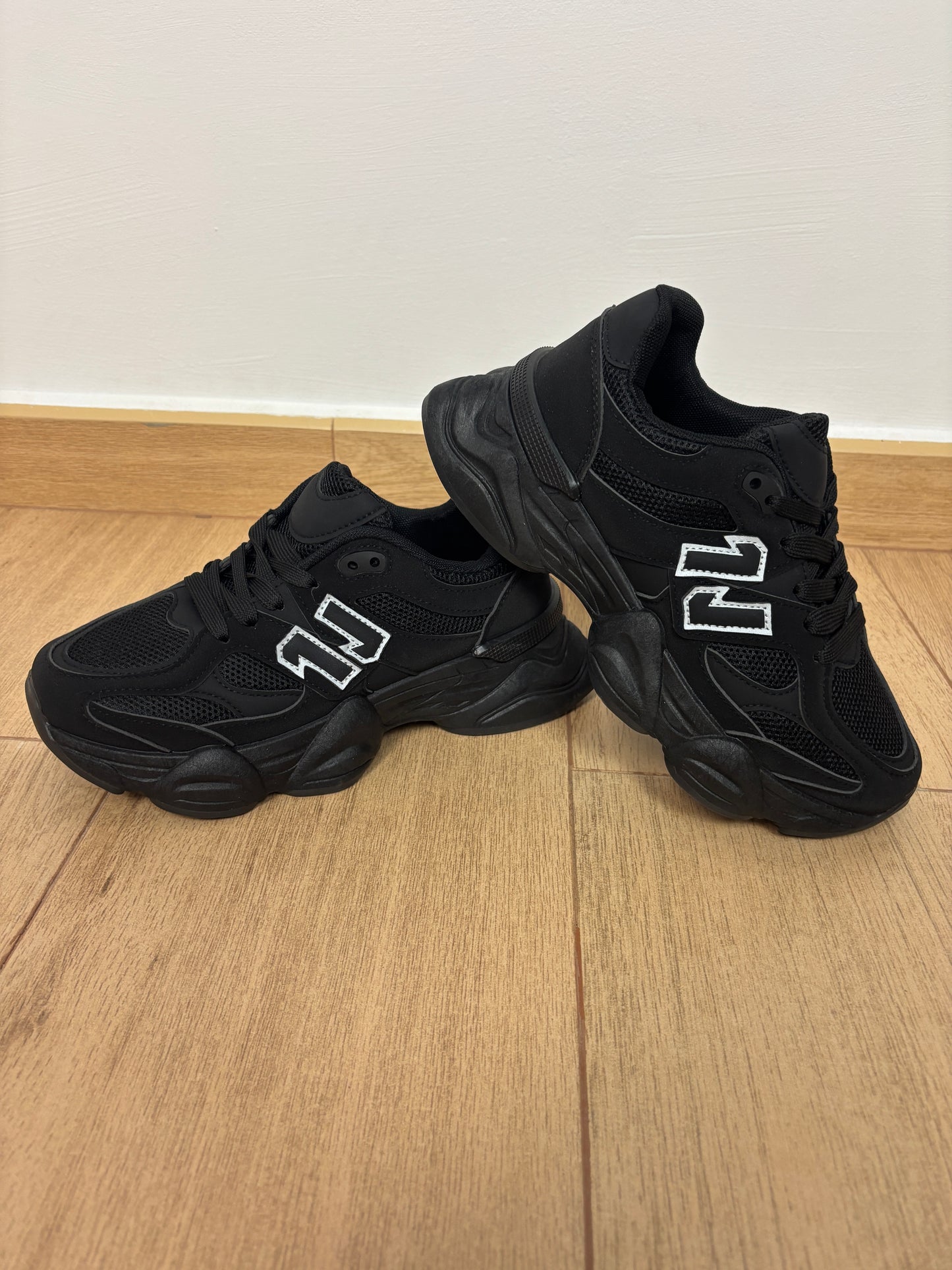Zapatillas, New negra