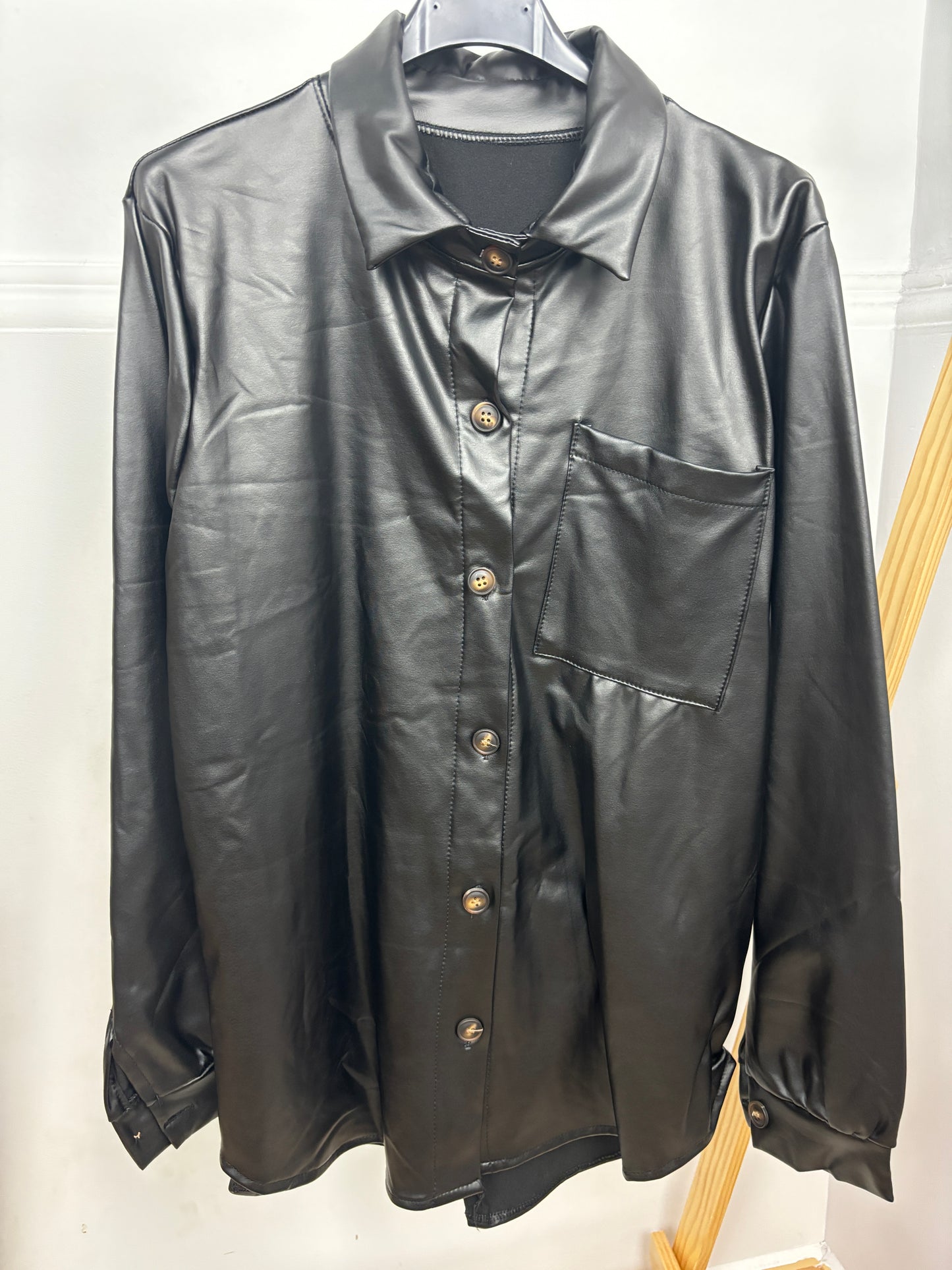 CAMISA/CHAQUETA POLIPIEL NEGRA