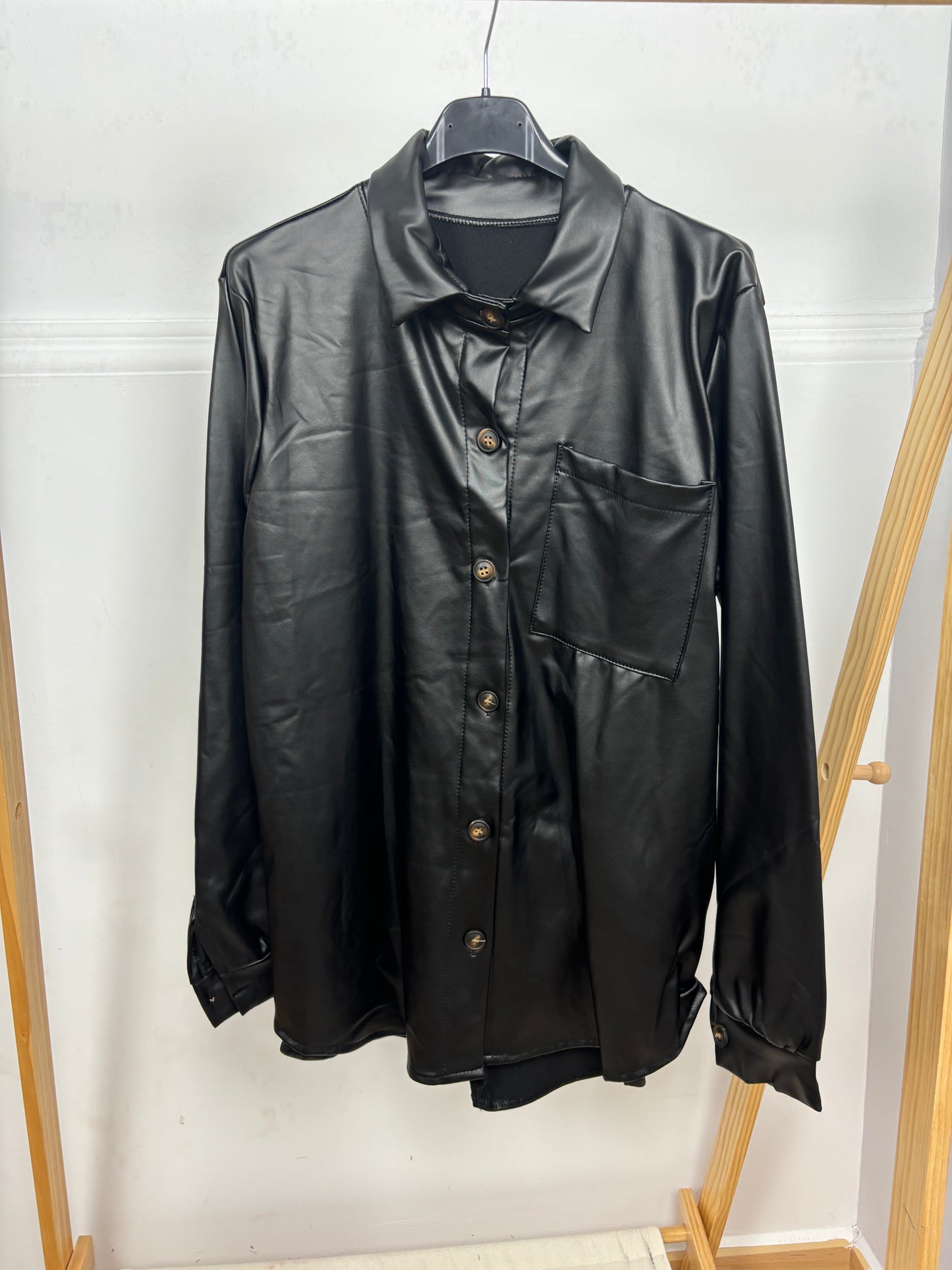 CAMISA/CHAQUETA POLIPIEL NEGRA