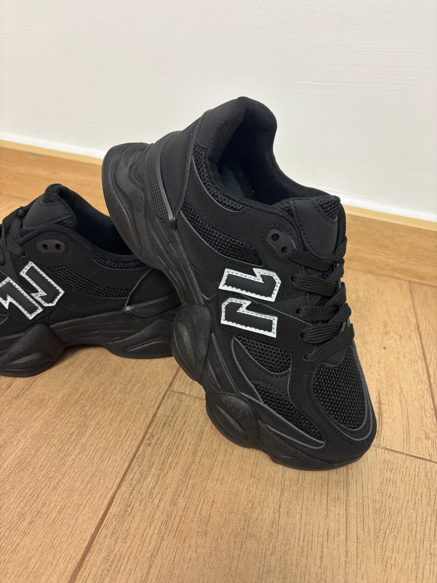 Zapatillas, New negra