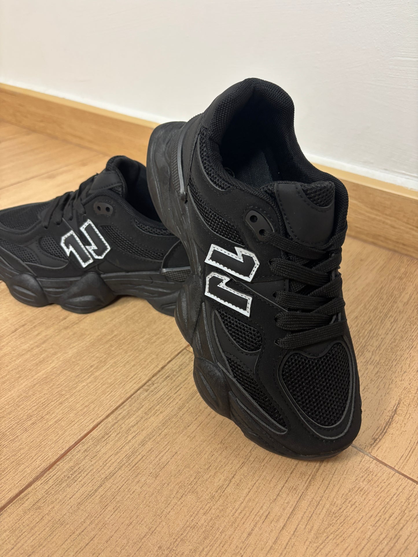 Zapatillas, New negra